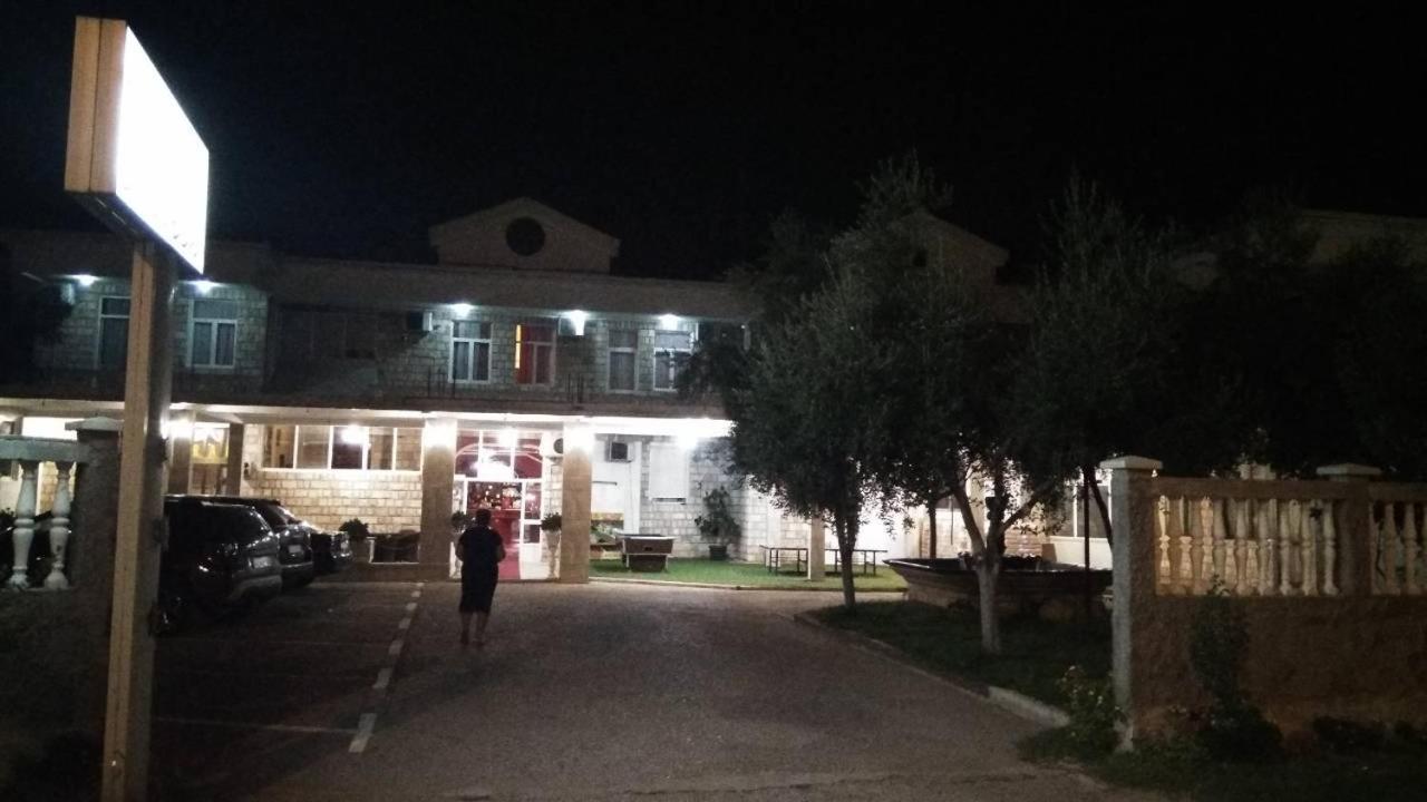Hotel Lovcen Podgoriçe Dış mekan fotoğraf